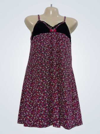 Nachthemd mit Blumenmuster und schwarzer Spitze