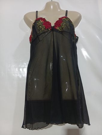 Schwarzes transparentes Babydoll mit roter Blumenstickerei