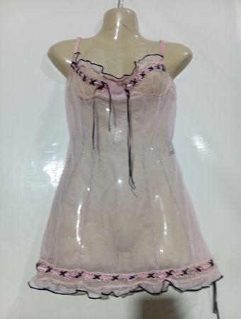 Nuisette rose translucide avec bordure noire