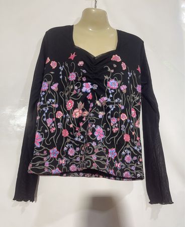 Schwarzes Langarmshirt mit Blumenmuster