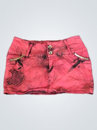 Roter Denim-Rock mit Apple-Logo