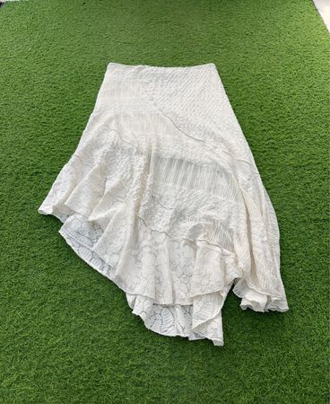 Urban Outfitters Weißer Spitzen-Midi-Rock