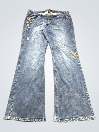 Torrid Flare-Jeans mit Verzierung