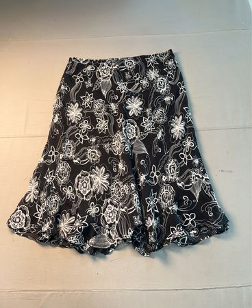 Elementz Schwarzer Rock mit floralem Print