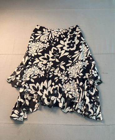 Paraphrase Schwarz-Weiße Blumenmuster Asymmetrischer Rüschensock