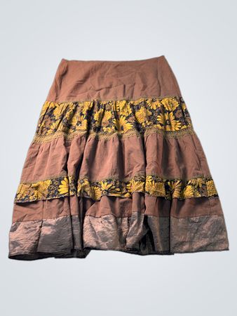 Gestufter brauner Rock mit Blumenmuster