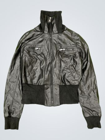 Miley Cyrus x Azria Veste noire en similicuir avec col montant