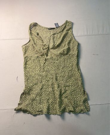 New York Company grüne Bluse mit Blumenmuster, ärmellos, mit Schleifenkragen