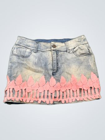 Jeansrock mit pinker Spitzenverzierung