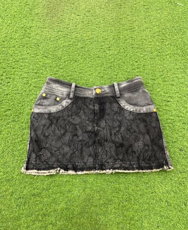 Schwarzer Denim-Minirock mit Spitzenbesatz