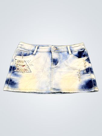 Zerissener Jeans-Minirock mit Strasssteinbesatz