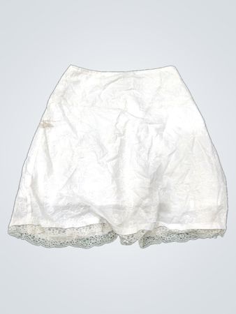 Rock mit weißer Spitzenborte