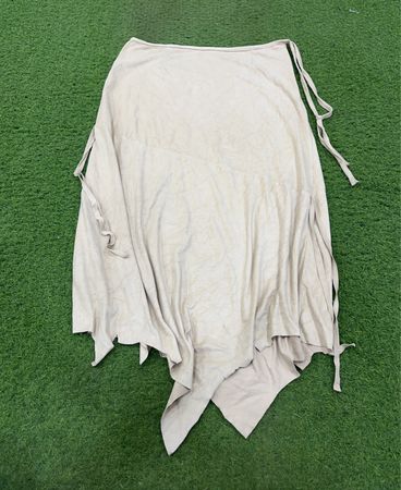 Beiger asymmetrischer Rock mit Bindebändern