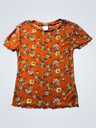 NO BOUNDARIES Orange Floral Print T-Shirt mit geschwungenem Saum