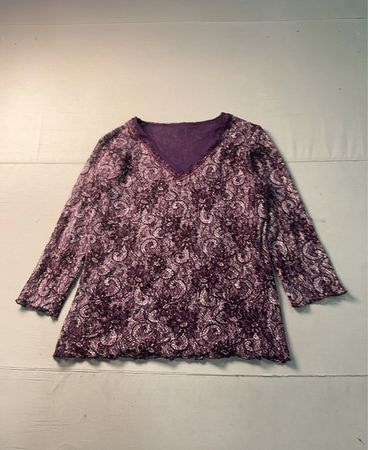 Lila V-Ausschnitt Langarmshirt mit Spitzenüberlagerung