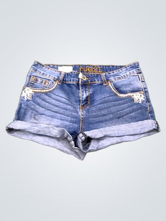 Rue21 Jeansshorts mit verzierten Taschen
