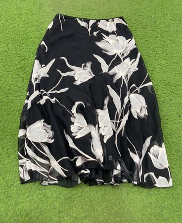 METRO WEAR schwarzer Midirock mit Blumenmuster