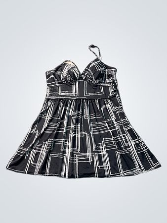 Schwarz-weiß gemustertes Kleid
