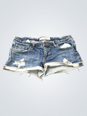 Charlotte Russe Denim zerrissene Shorts