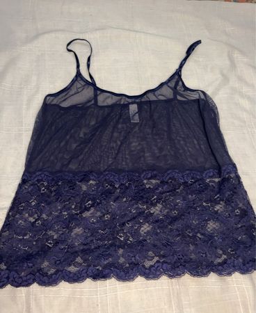 Eda marineblaue Spitzen-Trägerbluse