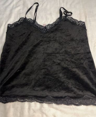 Schwarzes Spitzen-Trim-Cami