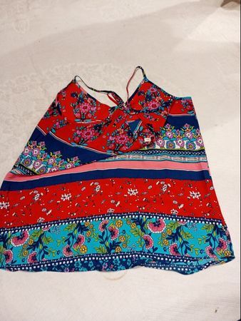 Top débardeur à motifs floraux