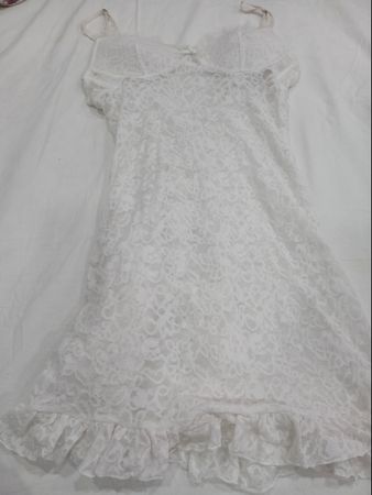 Robe nuisette en dentelle blanche