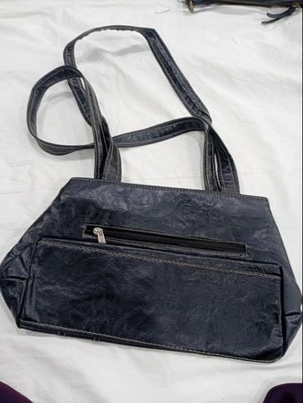 Sac à main en cuir noir