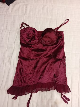 Top de bustier de satén burdeos de Victoria's Secret