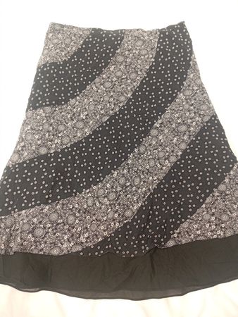 Jupe florale noire et blanche