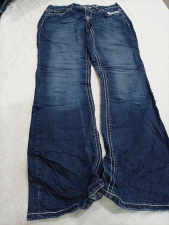 Levi's, Maurices & Guess Denim Jeans Bundle von 10 Flare- und Bootcut-Stilen