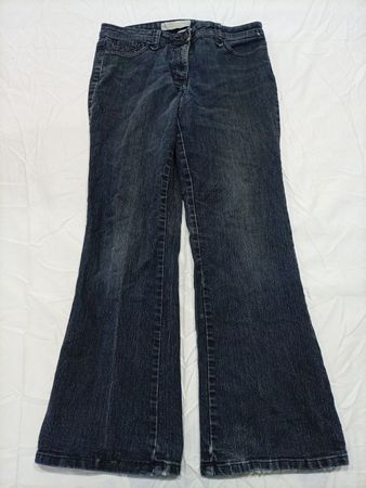 Moderne Passform Flare Denim-Jeans