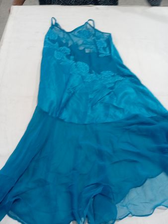 Robe nuisette en dentelle bleue Victoria's Secret