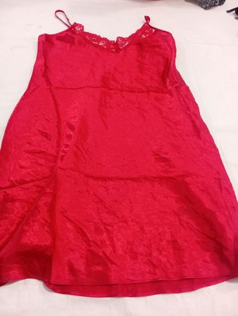 Gilligan O'Malley Rotes Satin-Nachtkleid