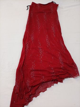 „Rotes Kleid mit weißen Punkten“