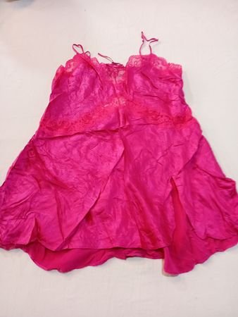 Victoria's Secret Spitzen- und rotes Nachthemd Bundle Lot 3 Chemises