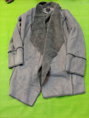 Manteau en fausse fourrure grise