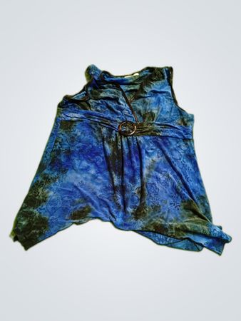 Blaues Blumenshirt