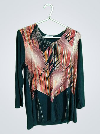 Magna Graphic Long Sleeve Top