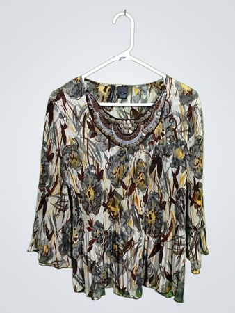 NEW DIRECTIONS Floral Print Beaded Neckline Blouse