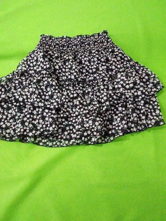 Black floral print tiered mini skirt