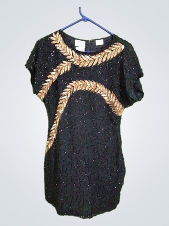 Schwarzes, besticktes und mit Pailletten versehenes Kurzarmkleid