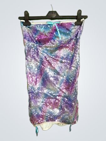 Glitzerndes trägerloses Kleid