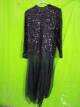 Schwarzes Paillettenkleid mit transparenter Überlagerung