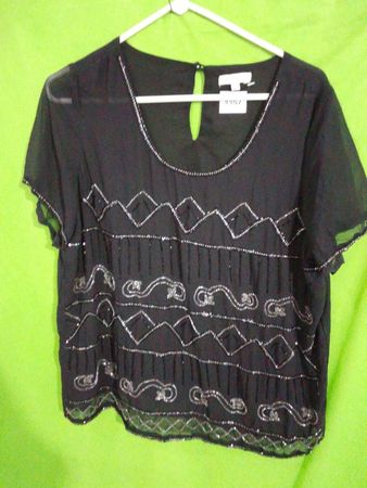 Reitmans schwarze Perlenbluse