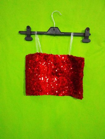 Rotes Pailletten-Top