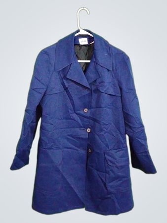 Blaue Jacke mit Etikett 2644