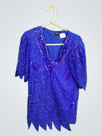Top mit blauen Pailletten
