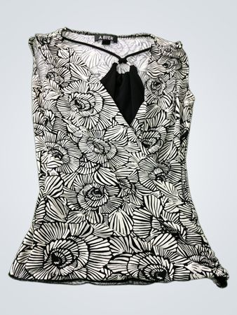 A. BYER Women's Black & White Floral Print Sleeveless Top