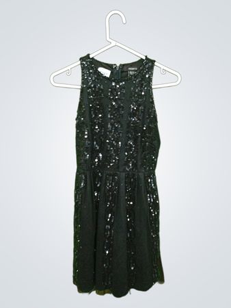 Schwarzes Paillettenkleid ohne Ärmel